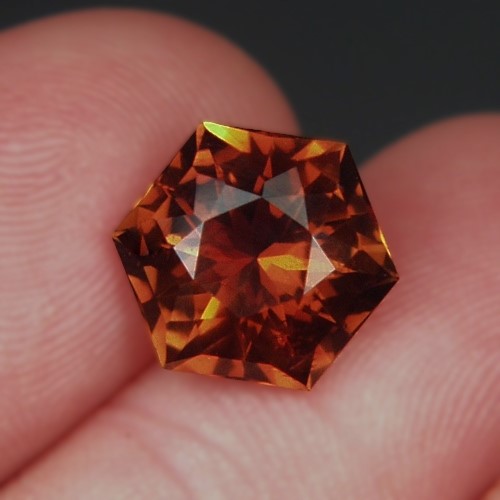 Natural Golden Topaz — 8.16 ct, Pakistan, Hexagon Brilliant Cut (GL)