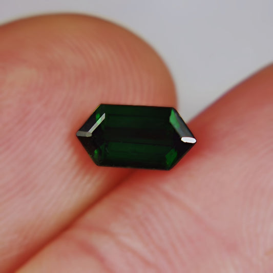 Intense Chrome Green Tsavorite Garnet Kenya 1.02 carats GL