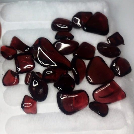 Natural Pyrope Garnet — 75 ct total (23 pieces), Mozambique, Tumble Polished Rough