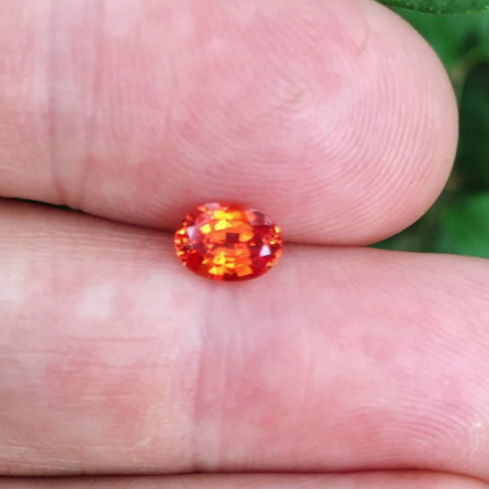 Natural & Bright Orange Sapphire Sri Lanka 0.97 ct