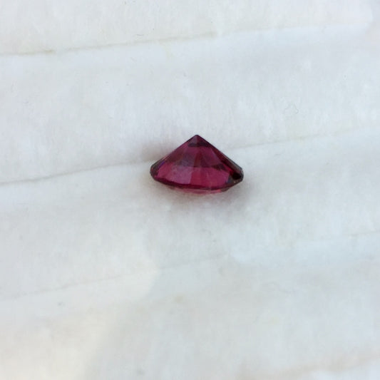 Natural Rhodolite Garnet — 1.77 ct, Sri Lanka, Oval