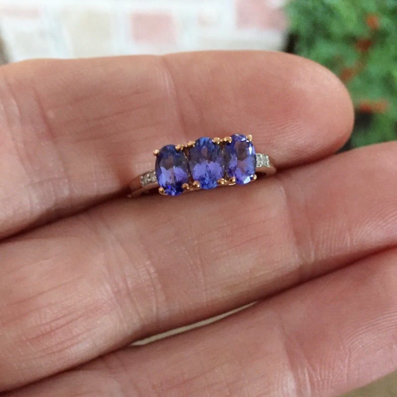 Elegant 10K Yellow Gold Tanzanite & Diamond Ring