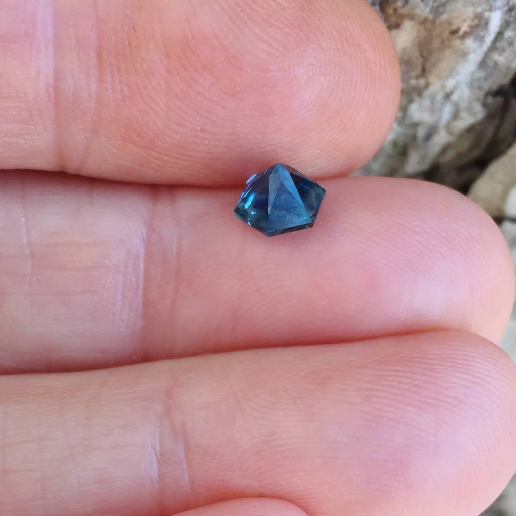 Natural Sapphire — 1.40 ct, United States (Montana), Hexagon Brilliant