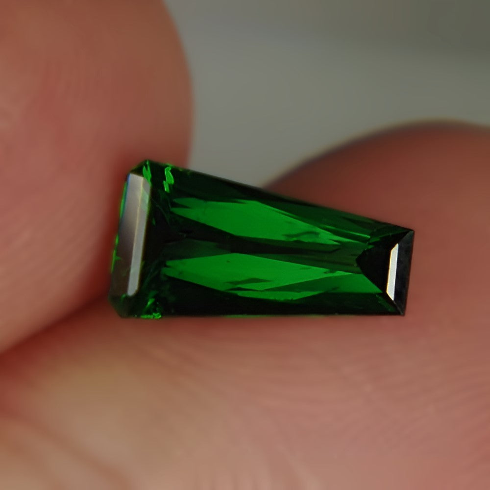 Intense Chrome Green Tsavorite Garnet Kenya 1.19 carats GL