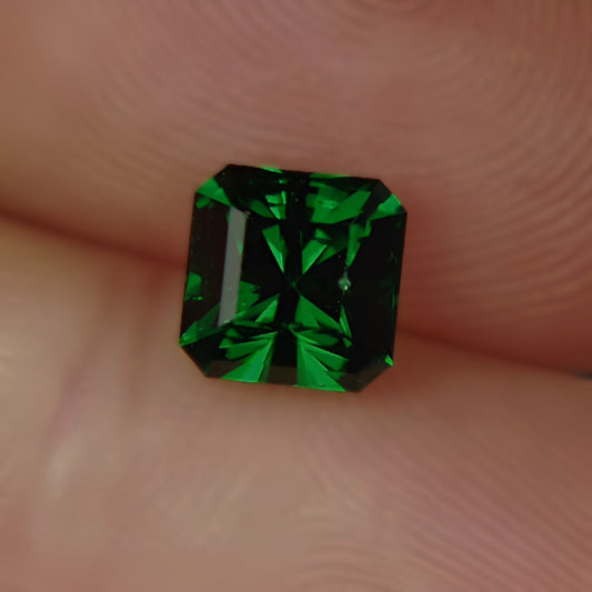 Intense Chrome Green Tsavorite Garnet Kenya 1.99 carats GL