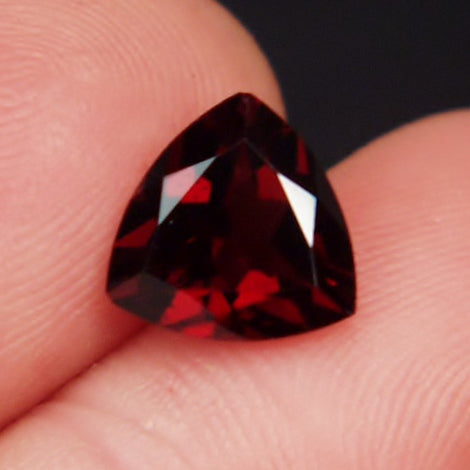Natural Garnet — 4.52 ct, India (Orissa), Trillion