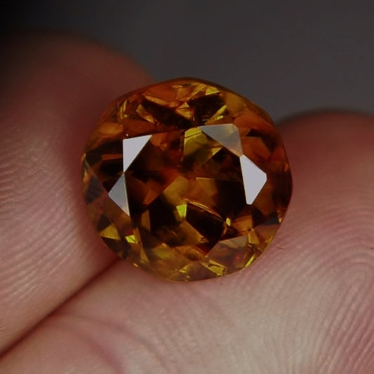 Dispersive Fire! Natural Sphene -Titanite Pakistan 10.35 ct