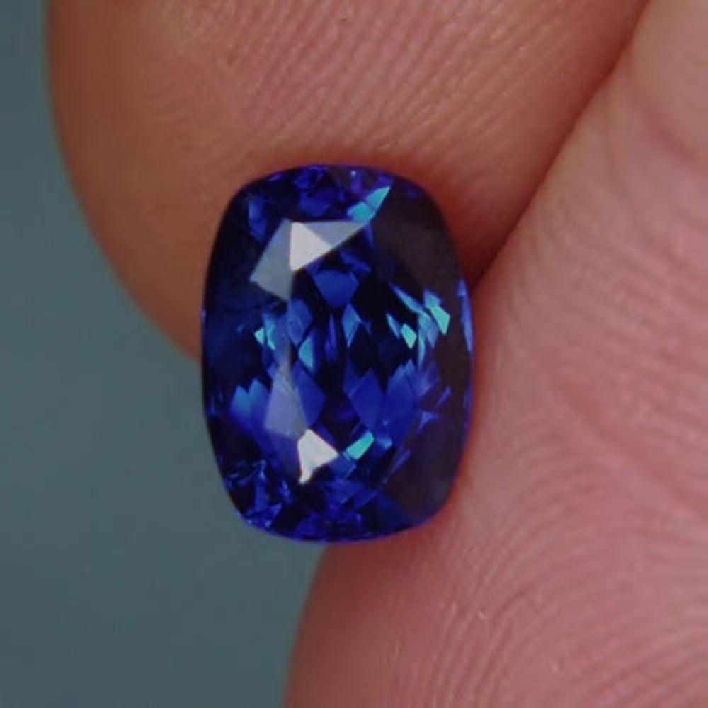 Natural Sapphire — 4.06 ct, Sri Lanka, Antique Cushion