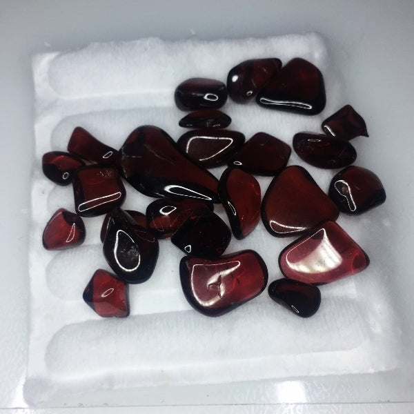 Natural Pyrope Garnet — 75 ct total (23 pieces), Mozambique, Tumble Polished Rough