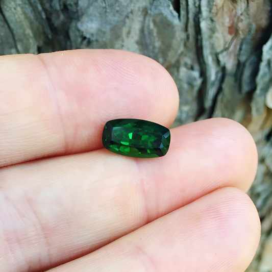 Intense Chrome Green Tsavorite Garnet Kenya 3.58 carats GL