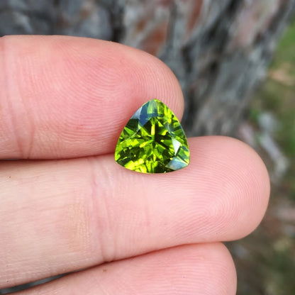 Fine Quality! Bright & Pretty Arizona Peridot 4.61 Carat