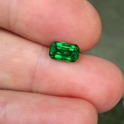 Fine Color & Clarity! Tsavorite Green Garnet Kenya 1.72 ct