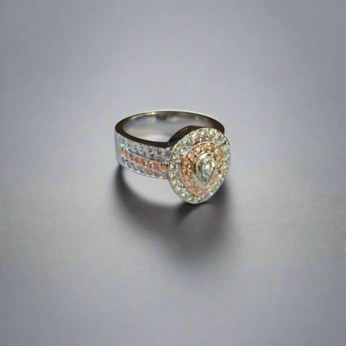 Quality & Brilliance! 18 kt Pink & White Diamond Ring 1.5 ct tw