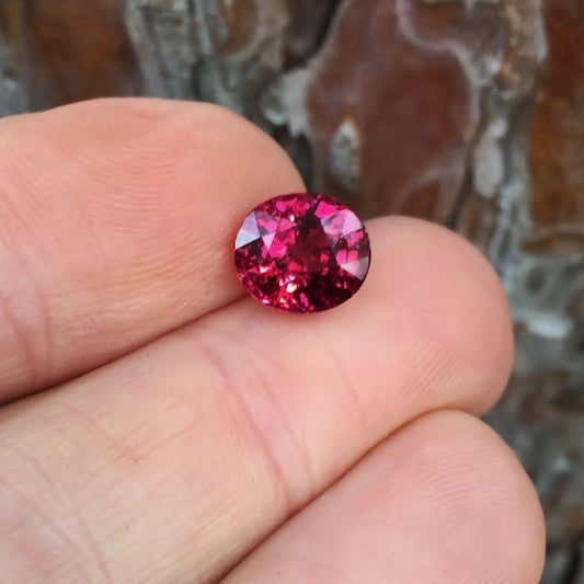 Natural Rhodolite Garnet — 3.51 ct, Umba River Valley, Tanzania, Oval