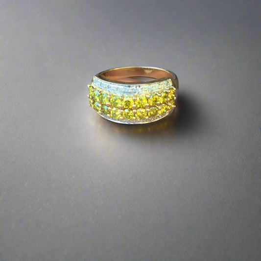 Intense color! 14 kt Yellow Diamond Ring 1.80 carats