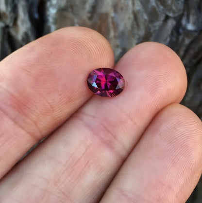 Natural Rhodolite Garnet — 1.77 ct, Sri Lanka, Oval