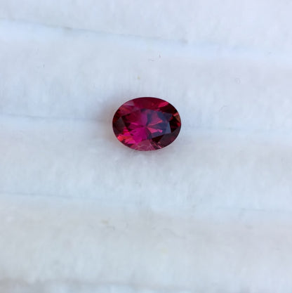 Natural Rhodolite Garnet — 1.77 ct, Sri Lanka, Oval