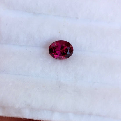 Natural Rhodolite Garnet — 1.77 ct, Sri Lanka, Oval