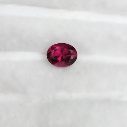 Natural Rhodolite Garnet — 1.61 ct, Sri Lanka, Oval
