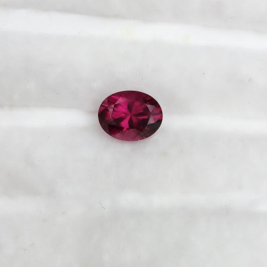 Natural Rhodolite Garnet — 1.61 ct, Sri Lanka, Oval