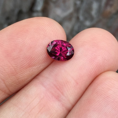 Natural Rhodolite Garnet — 1.61 ct, Sri Lanka, Oval