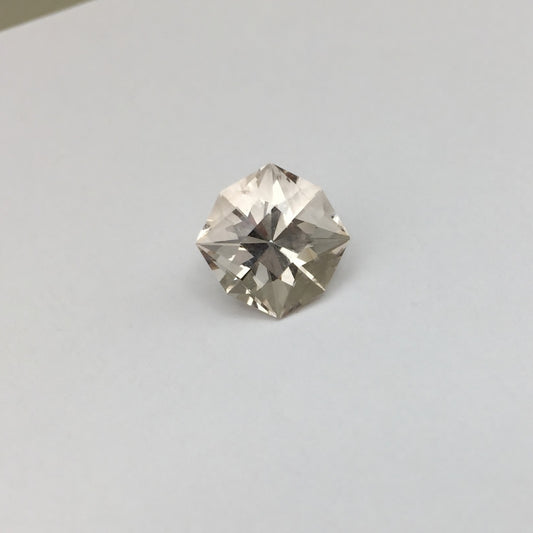 Natural Champagne Topaz — 5.14 ct, Pakistan, Octagon Brilliant (GL)