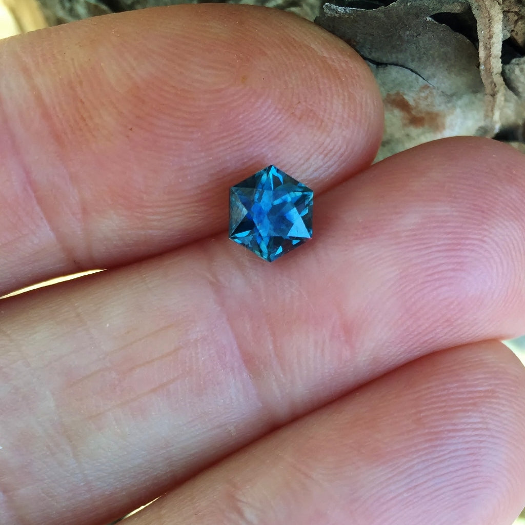 Natural Sapphire — 1.40 ct, United States (Montana), Hexagon Brilliant