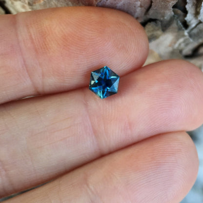 Natural Sapphire — 1.40 ct, United States (Montana), Hexagon Brilliant