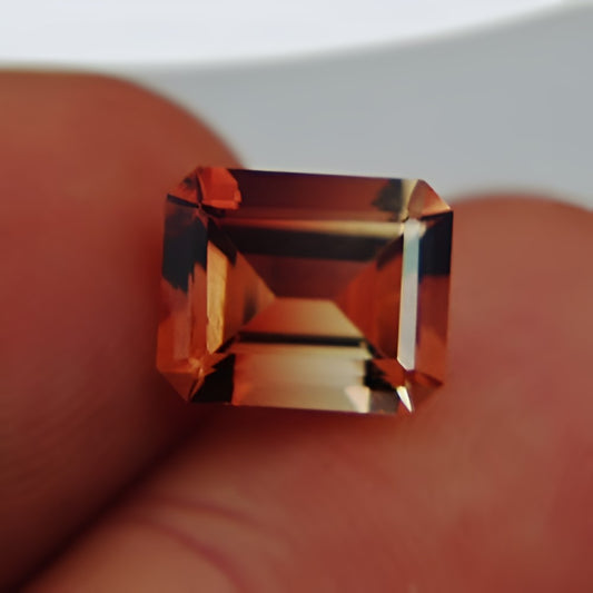 Bi-Color Oregon Sunstone — 3.90 ct | USA Cut (GL)
